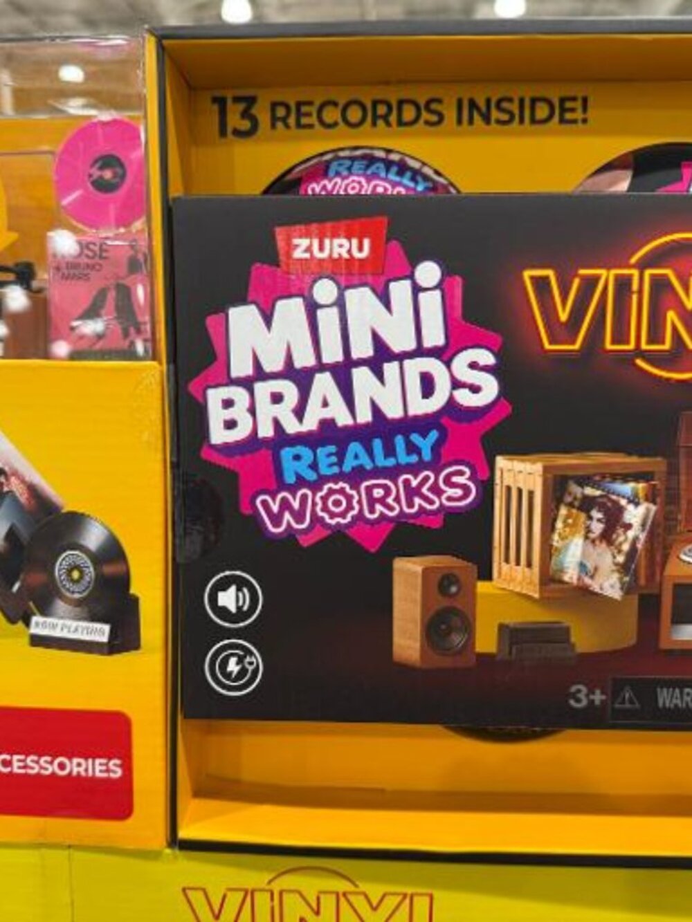 NEW Mini Brands Mini Vinyls Playset with Three Capsules
